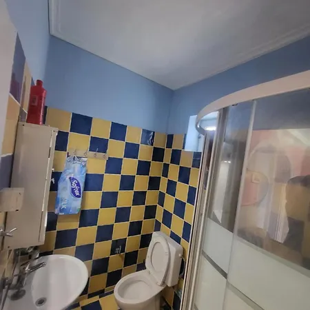 Happy House ליקסורי